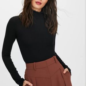 Wilfred Carco Lettuce Edge Long Sleeves WHITE Turtleneck